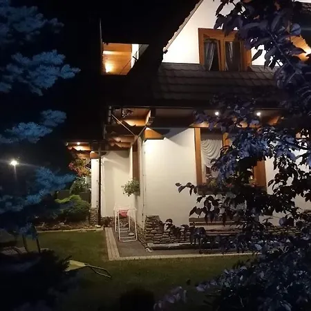 Homestay & Adrian Delux *